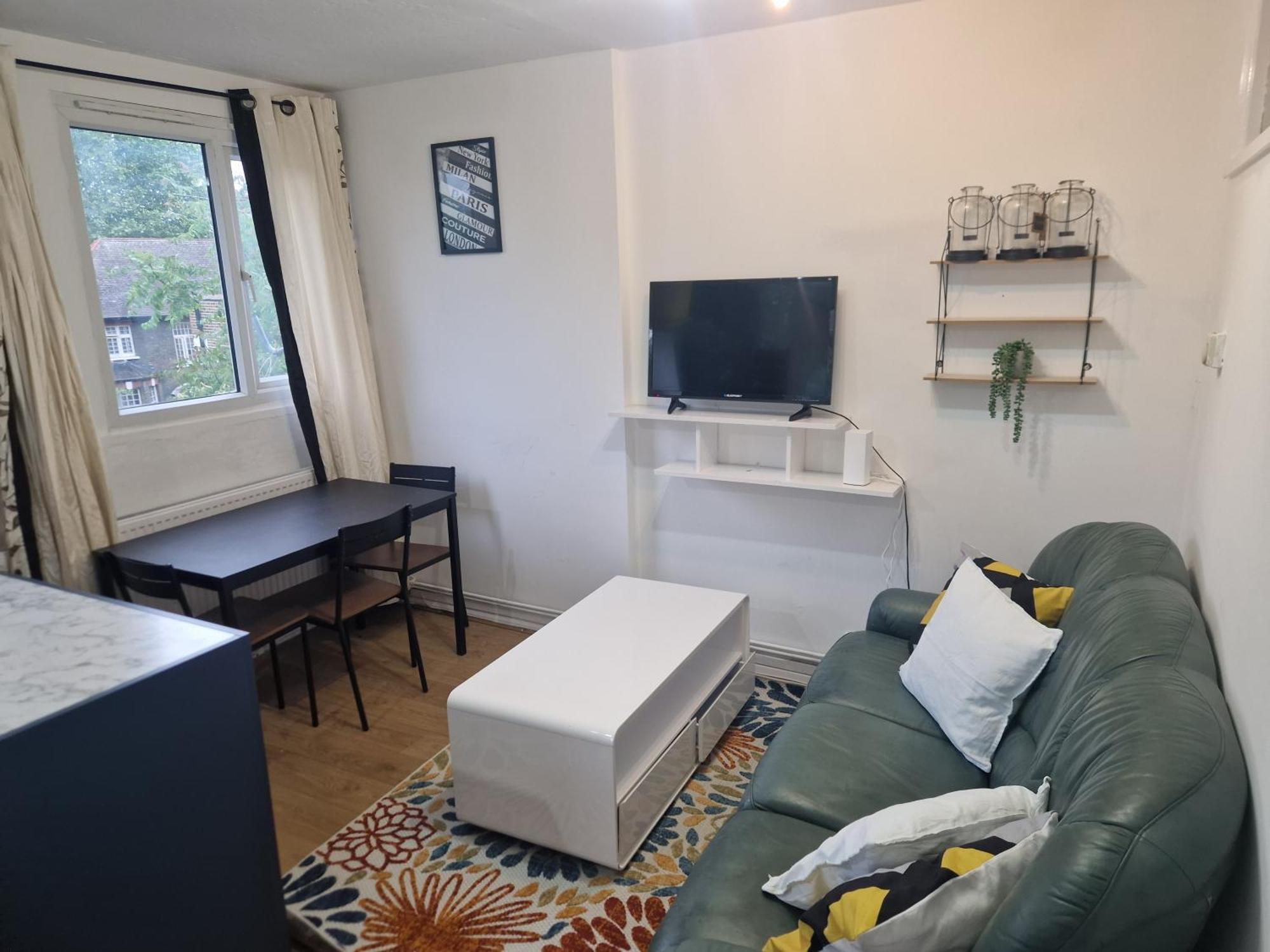 A Lovely Two Bedrooms Flat Londra